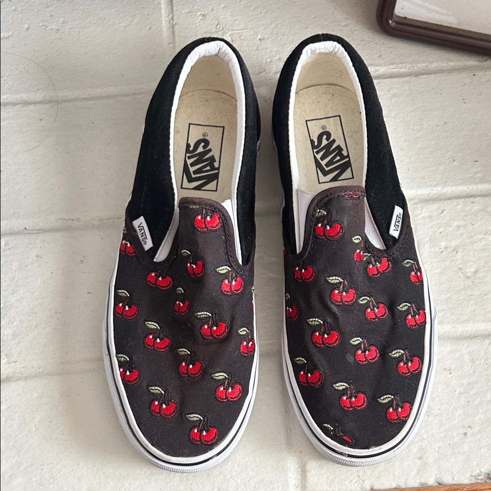 🍒Vans Slip-On Sneakers Red Cherry Pattern - Picture 3 of 8